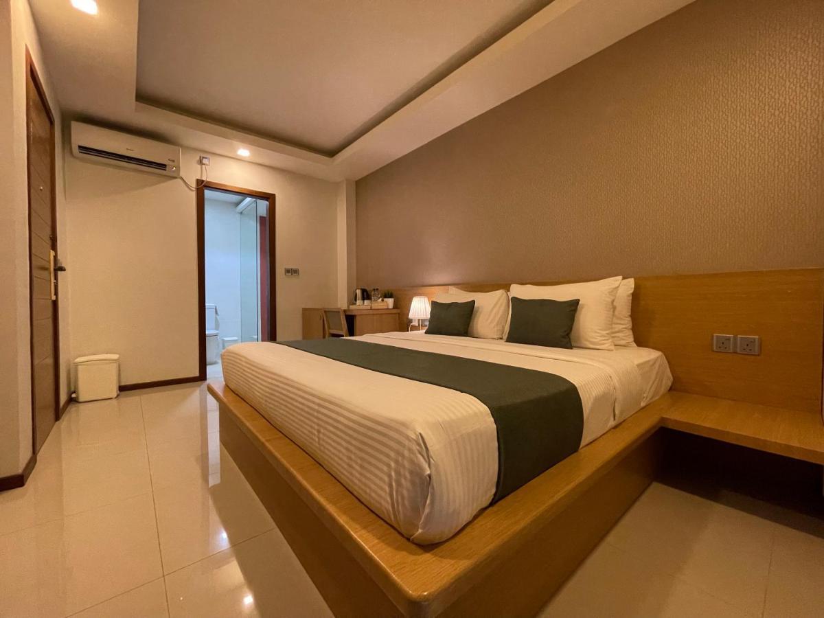 Huvan Beach Hotel At Hulhumale Exterior foto