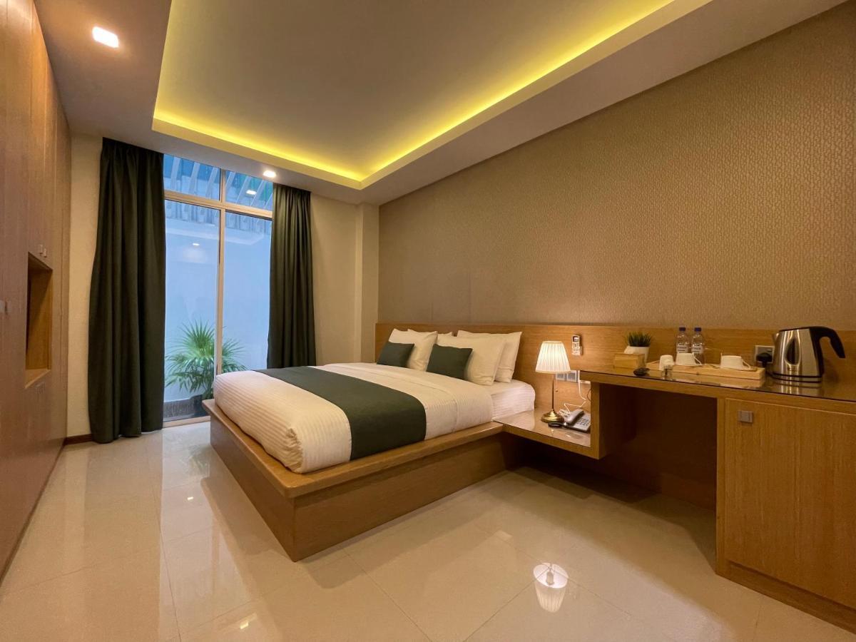 Huvan Beach Hotel At Hulhumale Exterior foto